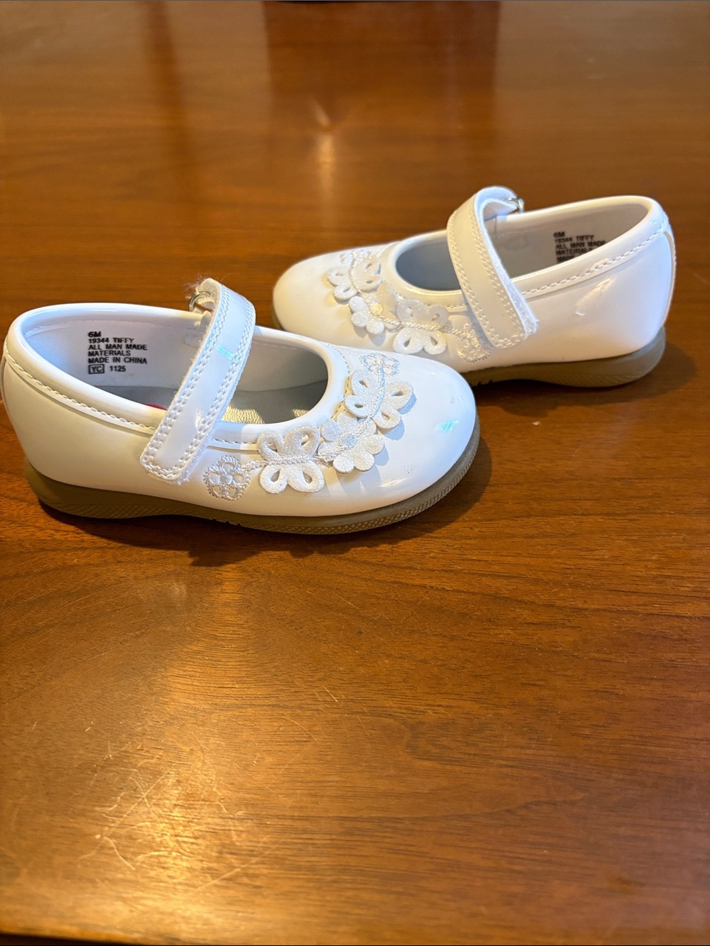 Rachel Shoes White Girls Mary Jane Floral Appliqué Dress Shoes